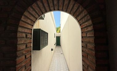 Casa cuatro ambientes jardin quincho a la venta en Wilde Apto Credito