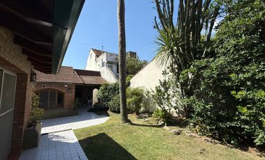 Casa cuatro ambientes jardin quincho a la venta en Wilde Apto Credito