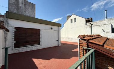 Casa cuatro ambientes jardin quincho a la venta en Wilde Apto Credito