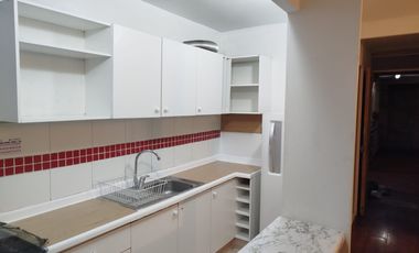 DEPARTAMENTO AMOBLADO TRES HABITACIONES  CONDOMINIO CERRADO