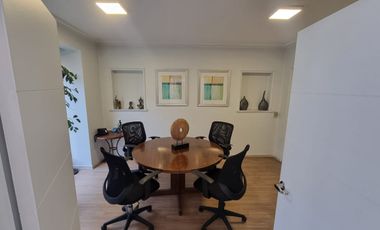 ESPECTACULAR CASA OFICINA EN EL GOLF