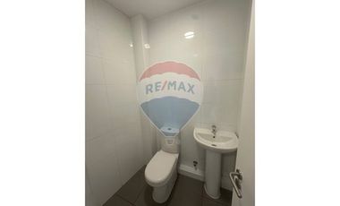 LOCAL/ OFICINA EN MODERNO EDIFICIO LUMINOSO