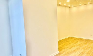 LOCAL/ OFICINA EN MODERNO EDIFICIO LUMINOSO