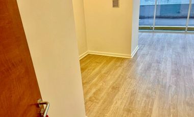 LOCAL/ OFICINA EN MODERNO EDIFICIO LUMINOSO