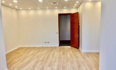 LOCAL/ OFICINA EN MODERNO EDIFICIO LUMINOSO