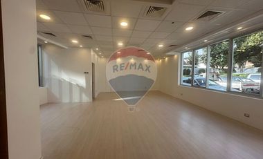 AMPLIO Y MODERNO LOCAL O OFICINA MUY ILUMINADO