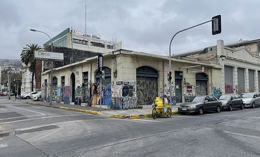 SE VENDE AMPLIO LOCAL COMERCIAL / OFICINA (CÓD. 555)