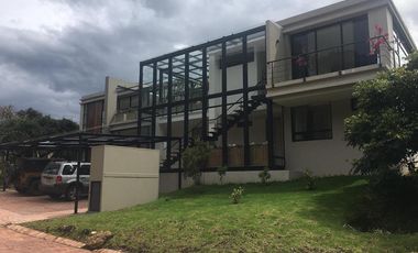 VENTA – CASA MACADAMIA DEL RÍO, LA CALERA