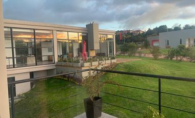 ALQUILER – CASA MACADAMIA DEL RÍO, LA CALERA