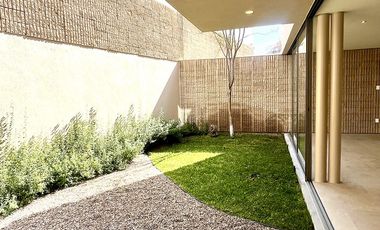 Hermosa casa en Venta Lomas de Juriquilla con cuarto de servicio