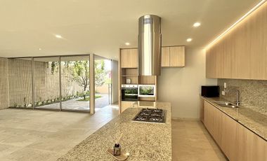 Hermosa casa en Venta Lomas de Juriquilla con cuarto de servicio