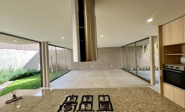 Hermosa casa en Venta Lomas de Juriquilla con cuarto de servicio