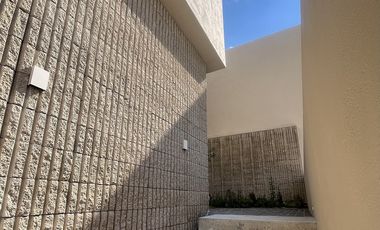 Hermosa casa en Venta Lomas de Juriquilla con cuarto de servicio