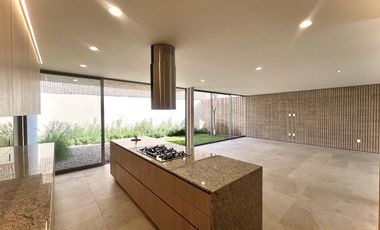 Hermosa casa en Venta Lomas de Juriquilla con cuarto de servicio