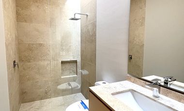 Hermosa casa en Venta Lomas de Juriquilla con cuarto de servicio