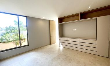 Hermosa casa en Venta Lomas de Juriquilla con cuarto de servicio