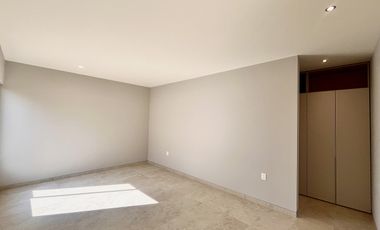 Hermosa casa en Venta Lomas de Juriquilla con cuarto de servicio