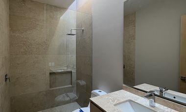 Hermosa casa en Venta Lomas de Juriquilla con cuarto de servicio