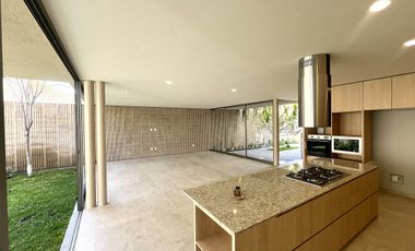 Hermosa casa en Venta Lomas de Juriquilla con cuarto de servicio