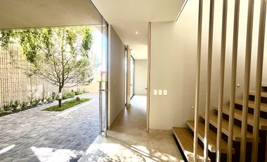 Hermosa casa en Venta Lomas de Juriquilla con cuarto de servicio