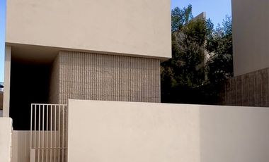 Hermosa casa en Venta Lomas de Juriquilla con cuarto de servicio