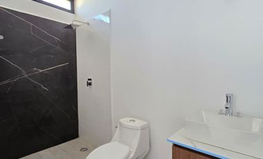 CASA EN VENTA 2 PLANTAS, 2 RECÁMARAS, 2.5 BAÑOS, COCHERA PARA 2 AUTOS