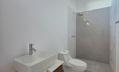 CASA EN VENTA 2 PLANTAS, 2 RECÁMARAS, 2.5 BAÑOS, COCHERA PARA 2 AUTOS