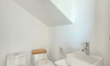 CASA EN VENTA 2 PLANTAS, 2 RECÁMARAS, 2.5 BAÑOS, COCHERA PARA 2 AUTOS