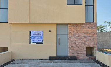 CASA EN VENTA 2 PLANTAS, 2 RECÁMARAS, 2.5 BAÑOS, COCHERA PARA 2 AUTOS