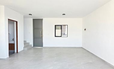 CASA EN VENTA 2 PLANTAS, 2 RECÁMARAS, 2.5 BAÑOS, COCHERA PARA 2 AUTOS