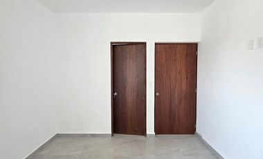 CASA EN VENTA 2 PLANTAS, 2 RECÁMARAS, 2.5 BAÑOS, COCHERA PARA 2 AUTOS