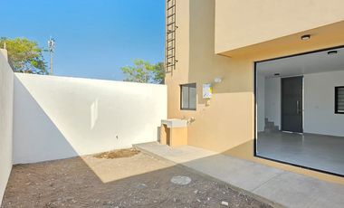 CASA EN VENTA 2 PLANTAS, 2 RECÁMARAS, 2.5 BAÑOS, COCHERA PARA 2 AUTOS