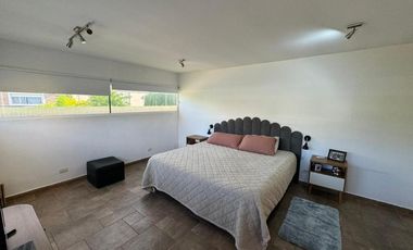 Casa en VENTA Barrio Privado La Comarca , Centenario.