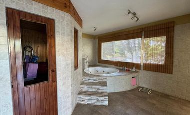 Casa en VENTA Barrio Privado La Comarca , Centenario.