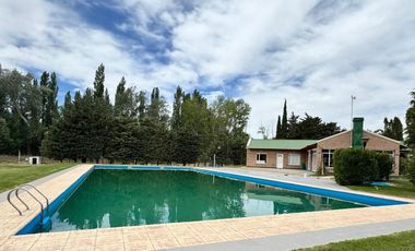 Casa en VENTA Barrio Privado La Comarca , Centenario.