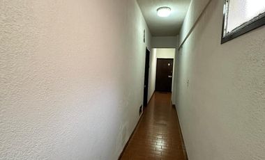 Departamento cuatro ambientes cochera a la venta en Lanus