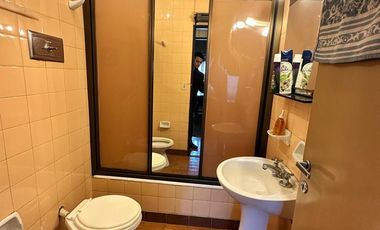 Departamento cuatro ambientes cochera a la venta en Lanus