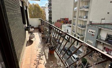 Departamento cuatro ambientes cochera a la venta en Lanus