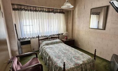 Departamento cuatro ambientes cochera a la venta en Lanus