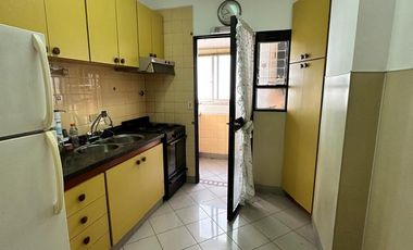 Departamento cuatro ambientes cochera a la venta en Lanus