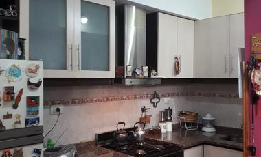 Venta Casa en Lanús Este 4 ambientes con Garaje Ideal 2 Familias
