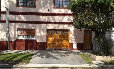 Venta Casa en Lanús Este 4 ambientes con Garaje Ideal 2 Familias