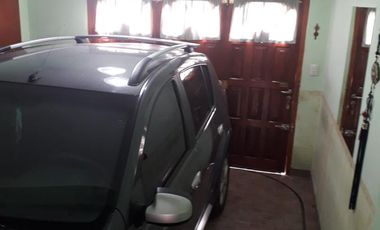 Venta Casa en Lanús Este 4 ambientes con Garaje Ideal 2 Familias