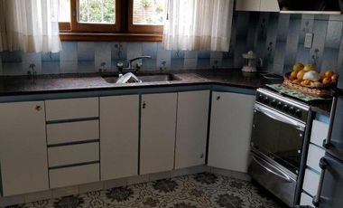 CHALET 5 AMBIENTES CON QUINCHO EN PINOS DE ANCHORENA