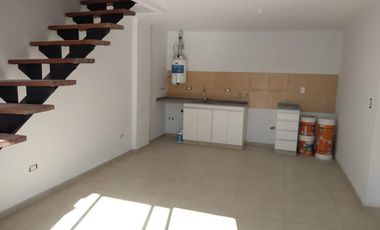 Duplex 2 dorm con cochera en Arguello con pileta, quincho con asador y SUM