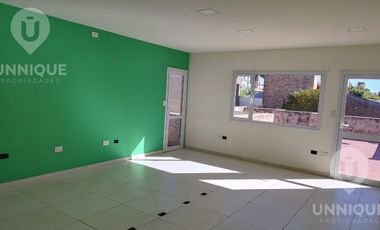 Casa en  Alquiler en centro de Cipolletti ideal para proyectos comerciales consultorios médicos oficinas comerciales