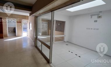 Casa en  Alquiler en centro de Cipolletti ideal para proyectos comerciales consultorios médicos oficinas comerciales