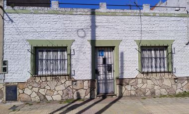 PH en Tte. J. A. Rangugni al 3700, Remedios de Escalada