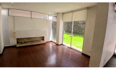 ARRIENDO  CASA DE TRES NIVELES  CON JARDN PRIVADO EN CHA