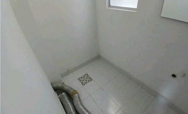 ARRIENDO  CASA DE TRES NIVELES  CON JARDN PRIVADO EN CHA